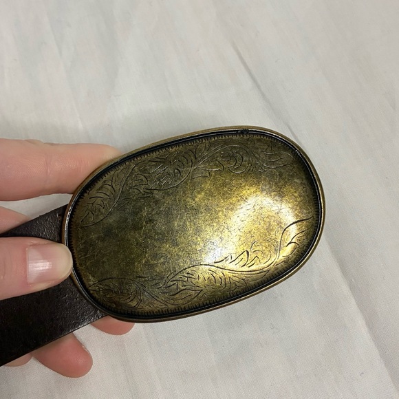 Vintage Leather Belt With Large Oval Conch Buckle - Picture 3 of 13